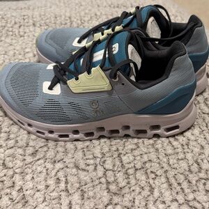On Clouds Cloudstratus Women’s sneakers size 7.5 EUC